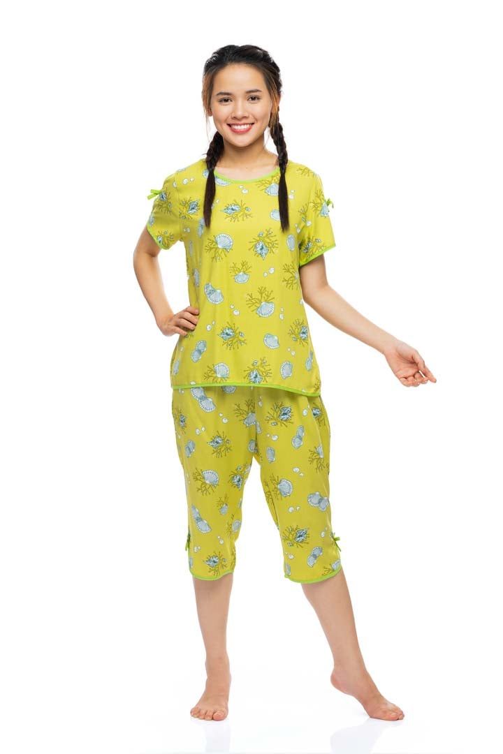  A44112303 - Bộ lửng rayon (viscose) hoa, cổ thuyền, tay ngắn khoét vai, phối viền 