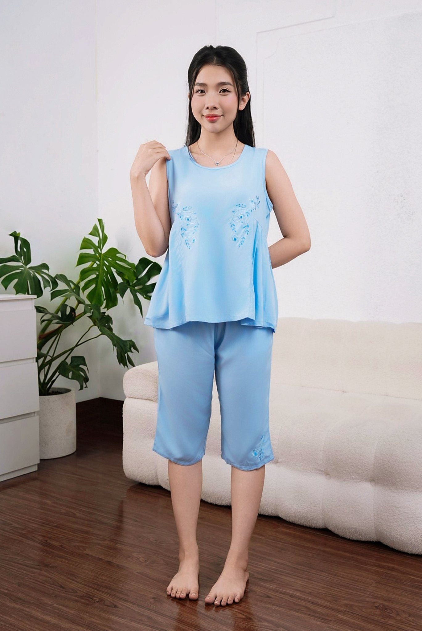 A44128020 - Đồ bộ mặc nhà bộ lửng Rayon màu thêu, cổ tròn
