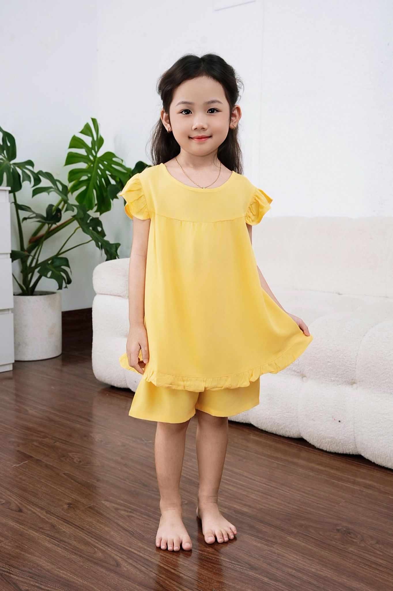 Q24112401- bộ ngắn rayon màu, bé gái cổ tròn, đơn sắc, tay cánh tiên