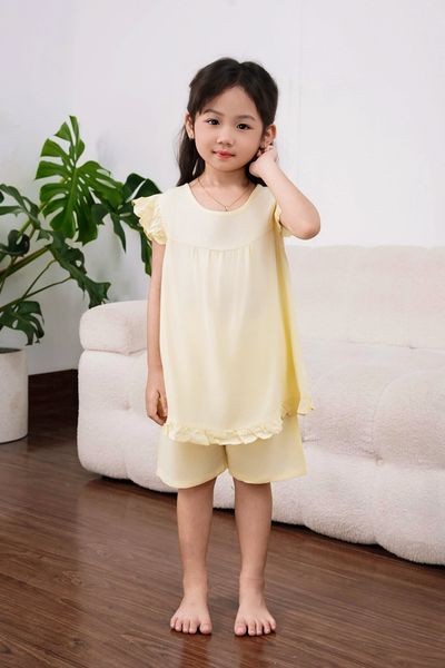 Q24112401- bộ ngắn rayon màu, bé gái cổ tròn, đơn sắc, tay cánh tiên