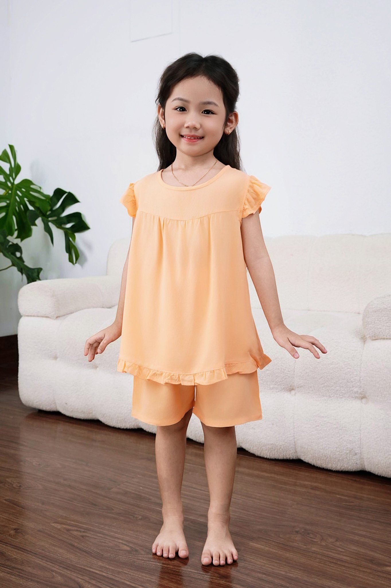 Q24112401- bộ ngắn rayon màu, bé gái cổ tròn, đơn sắc, tay cánh tiên