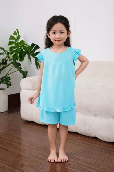 Q24112401- bộ ngắn rayon màu, bé gái cổ tròn, đơn sắc, tay cánh tiên