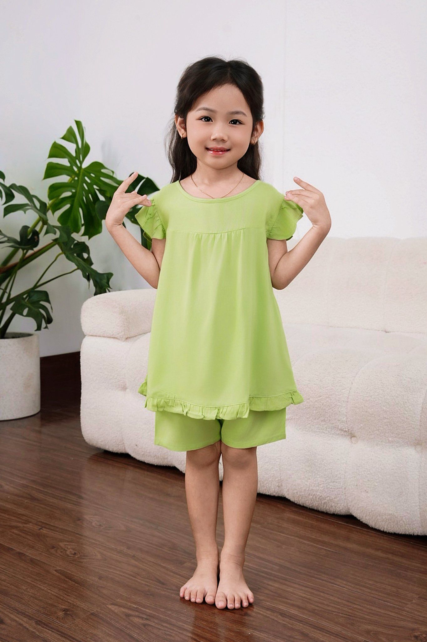 Q24112401- bộ ngắn rayon màu, bé gái cổ tròn, đơn sắc, tay cánh tiên