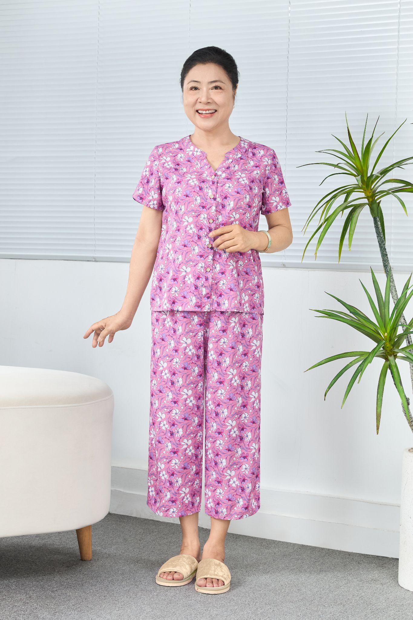 A481142508 - Bộ Lanh Lỡ Mặc Nhà Cổ Tròn Xẻ V Thoáng Mát Cho Mẹ