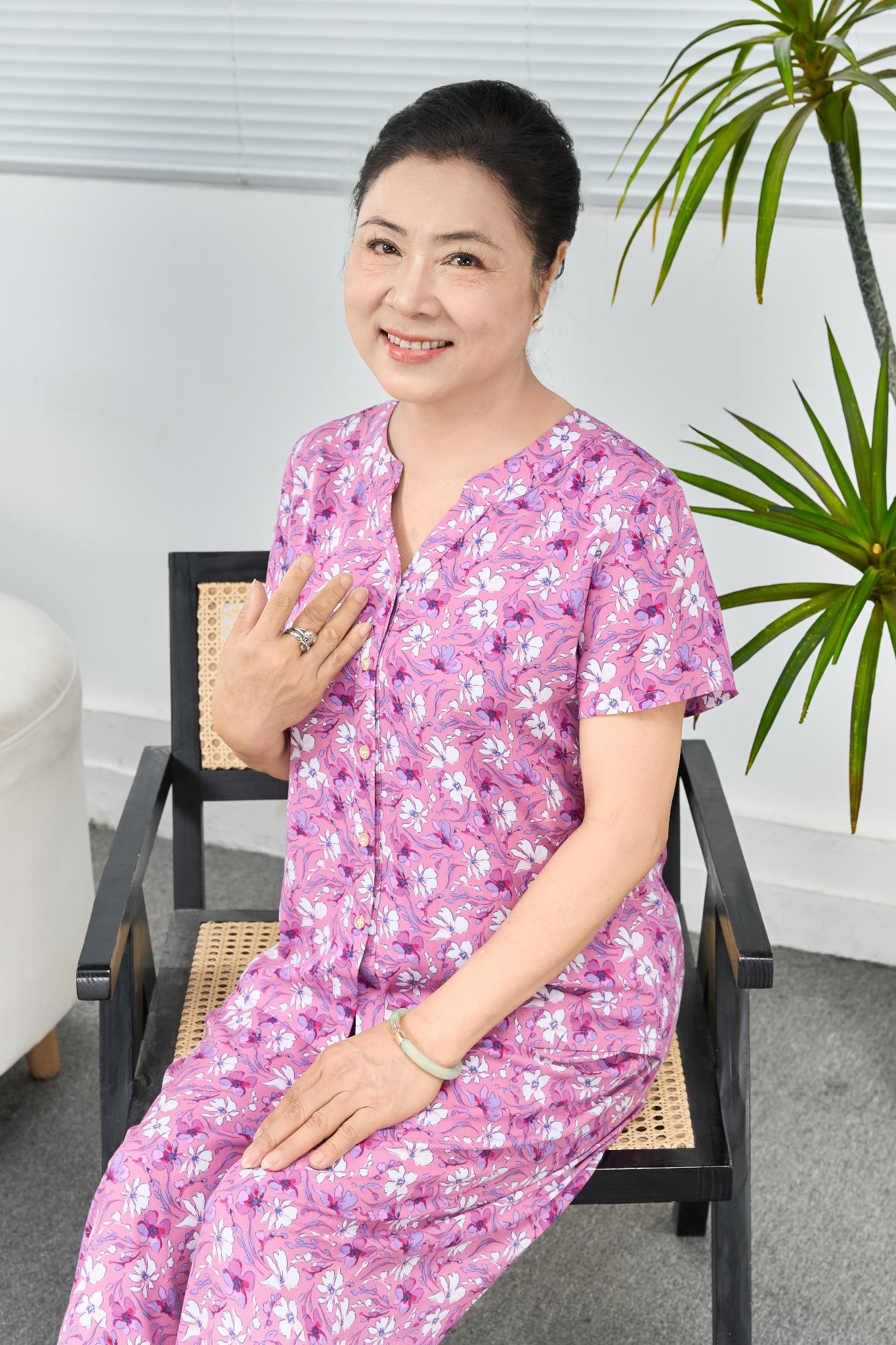 A481142508 - Bộ Lanh Lỡ Mặc Nhà Cổ Tròn Xẻ V Thoáng Mát Cho Mẹ