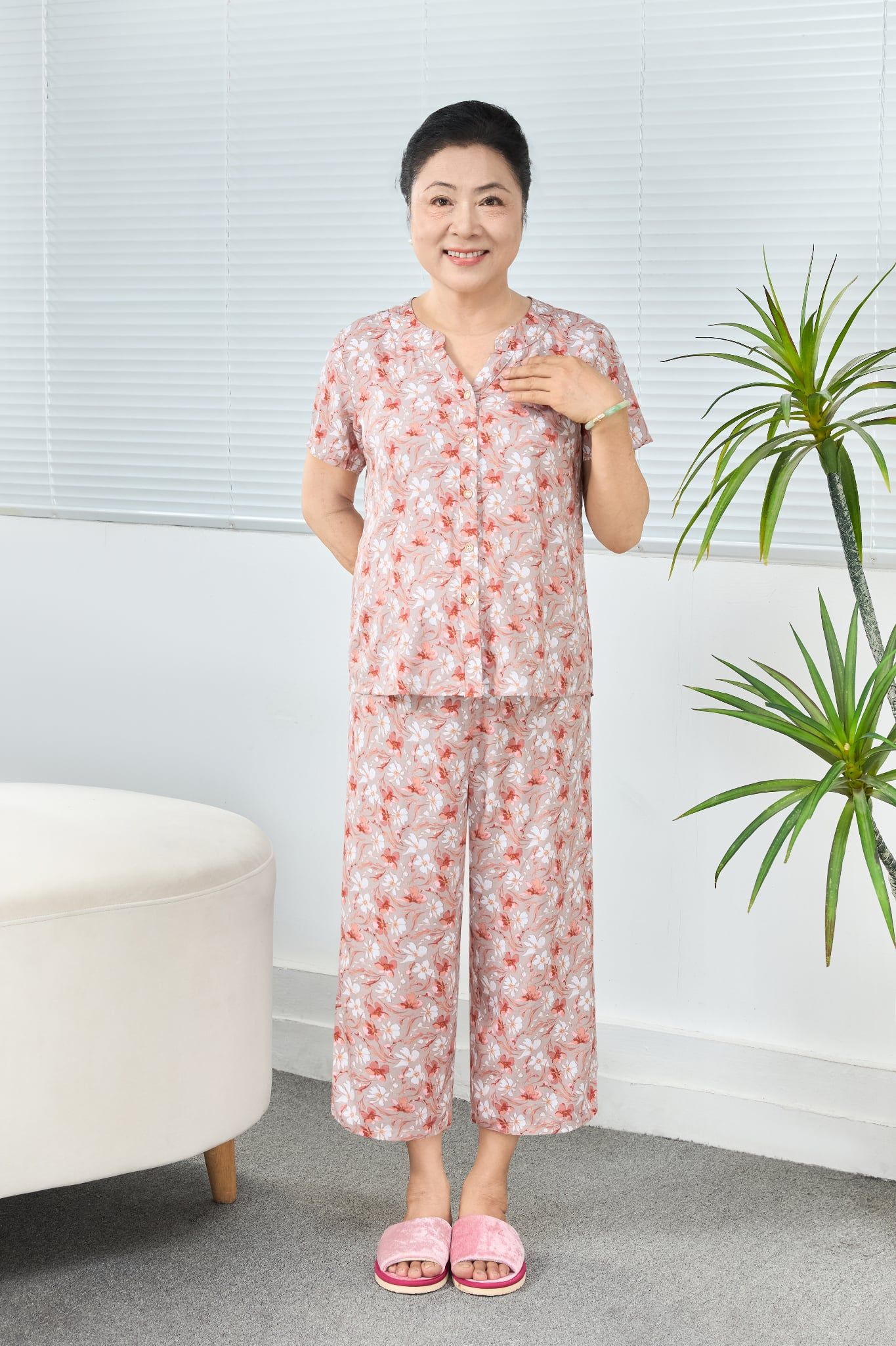 A481142508 - Bộ Lanh Lỡ Mặc Nhà Cổ Tròn Xẻ V Thoáng Mát Cho Mẹ