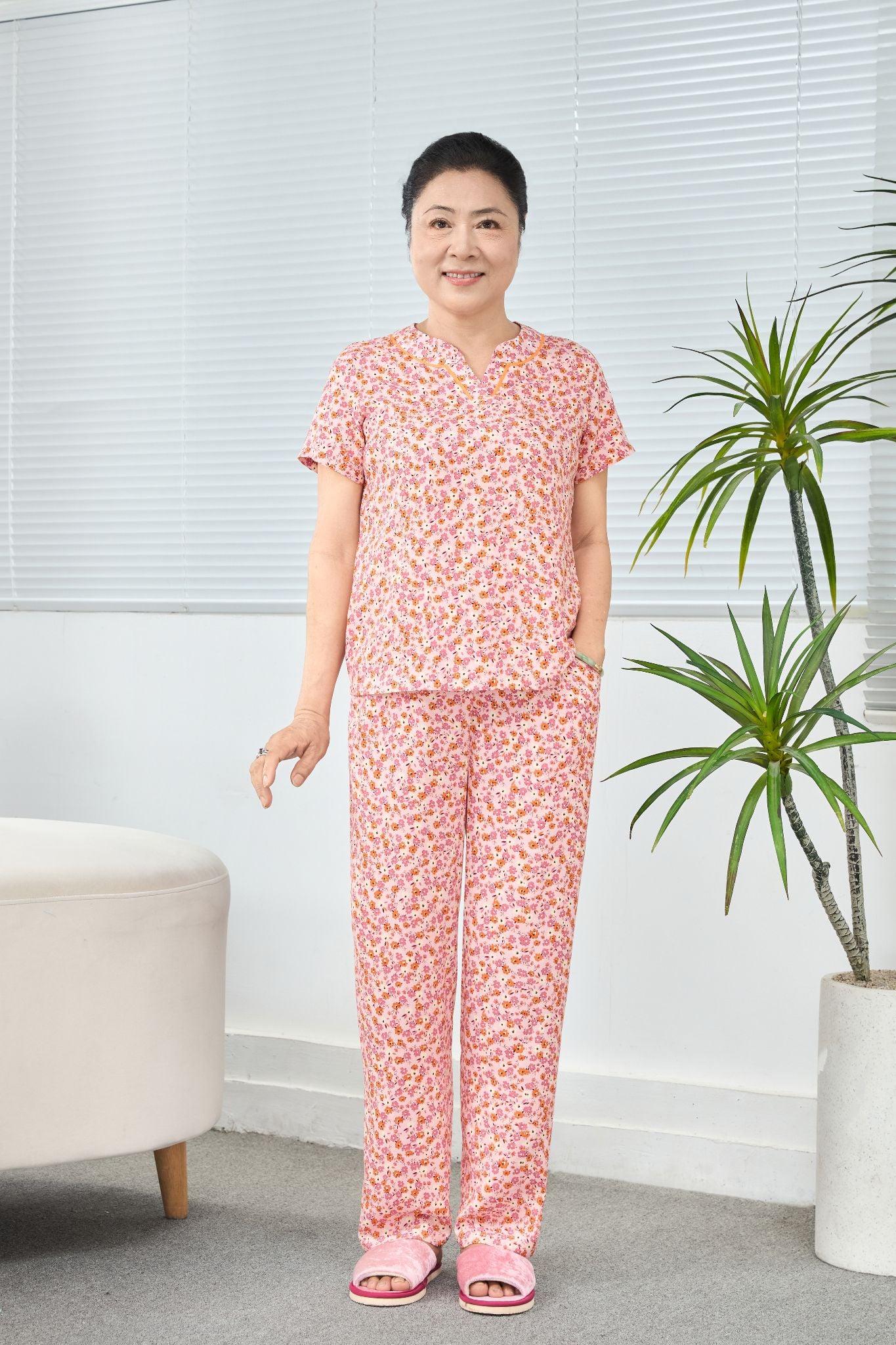 Q451132507 - Bộ Dài Mặc Nhà Lanh Hoa Cổ Viền Xẻ V Tay Ngắn