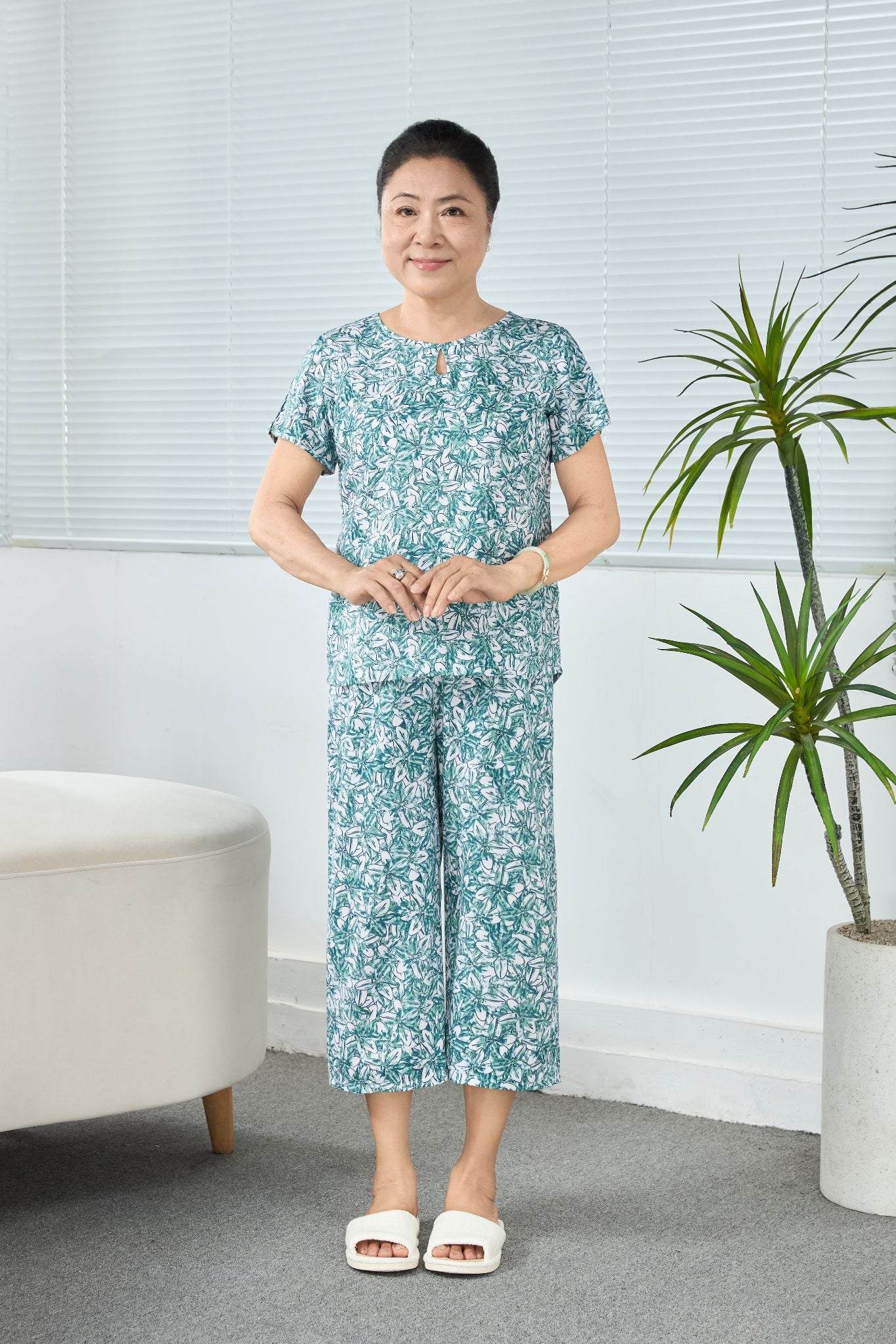 Q481132604 - Bộ Lửng Mặc Nhà Lanh Cổ Tròn Viền Tay Ngắn