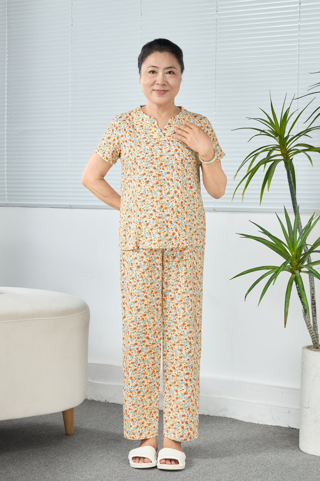 Q451132507 - Bộ Dài Mặc Nhà Lanh Hoa Cổ Viền Xẻ V Tay Ngắn