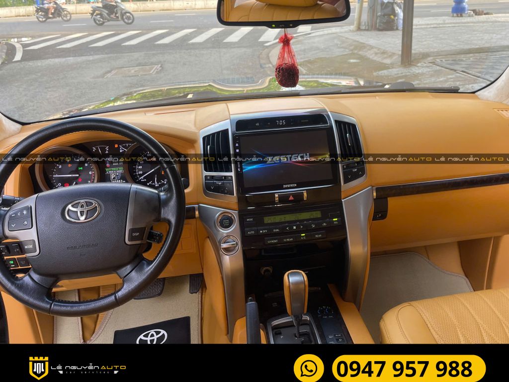 Land Cruiser đổi màu nội thất