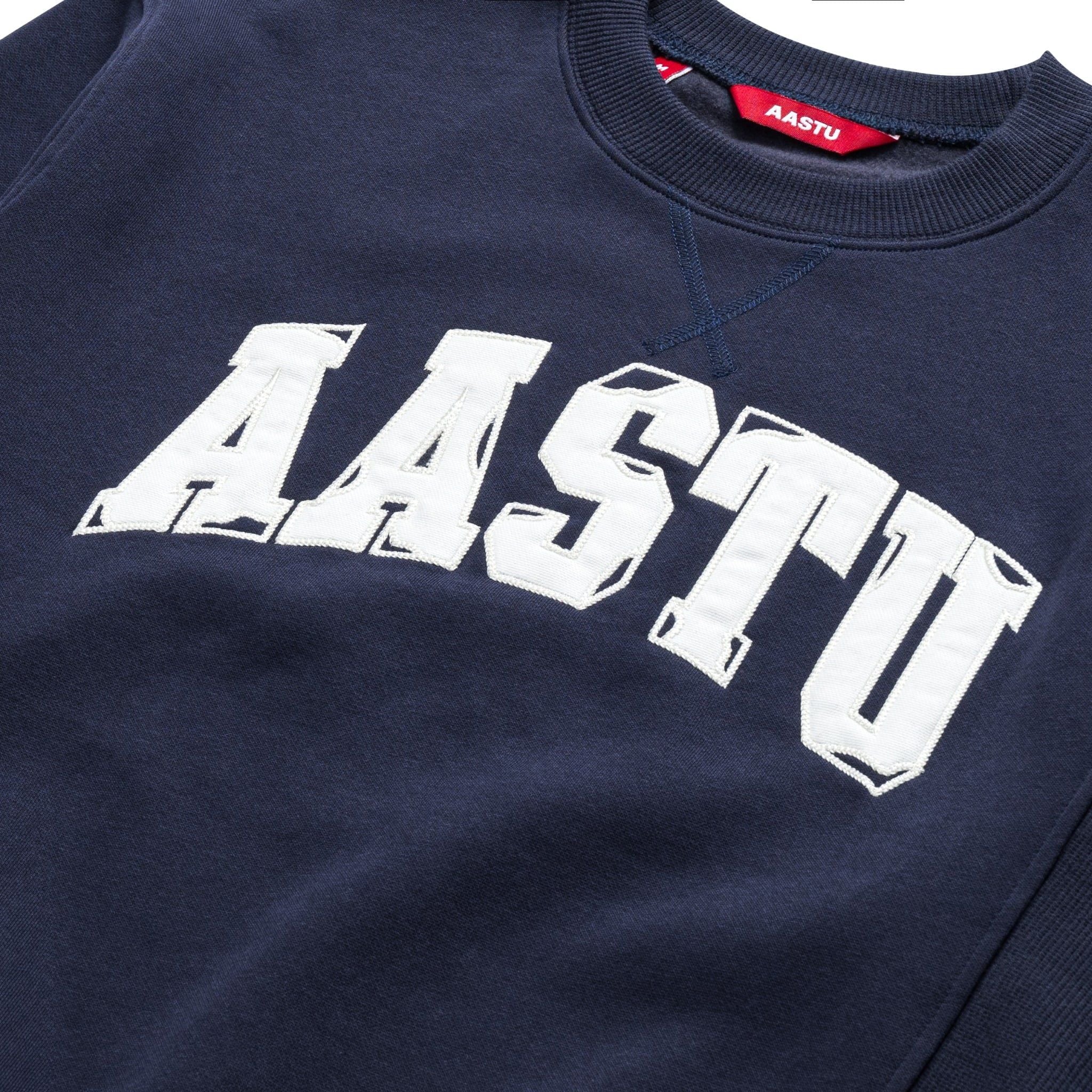  AA CLASSIC SWEATER // NAVY 