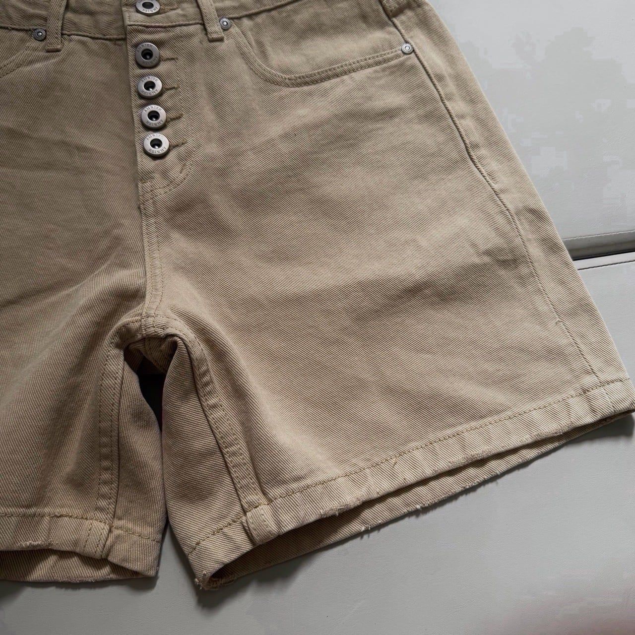  WIDE LEG BUTTON DENIM SHORTS - NUDE 