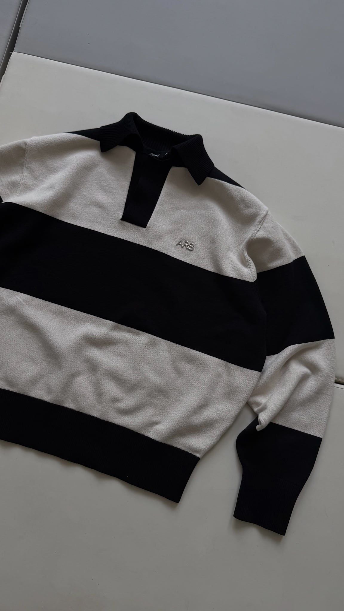  METAL LOGO KNIT POLO SHIRT - BLACK/BEIGE 