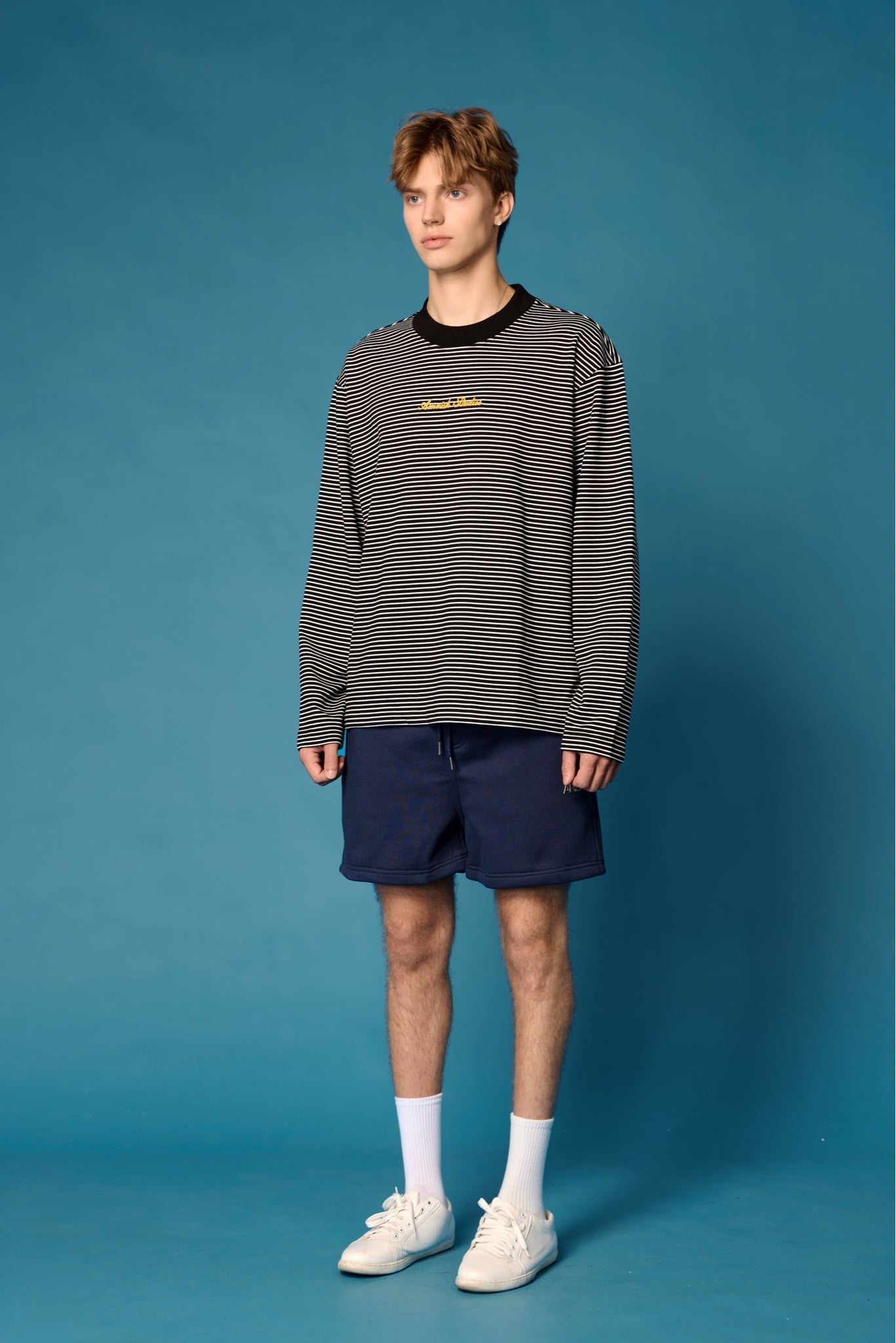  METAL LOGO SWEATSHORT - NAVY 