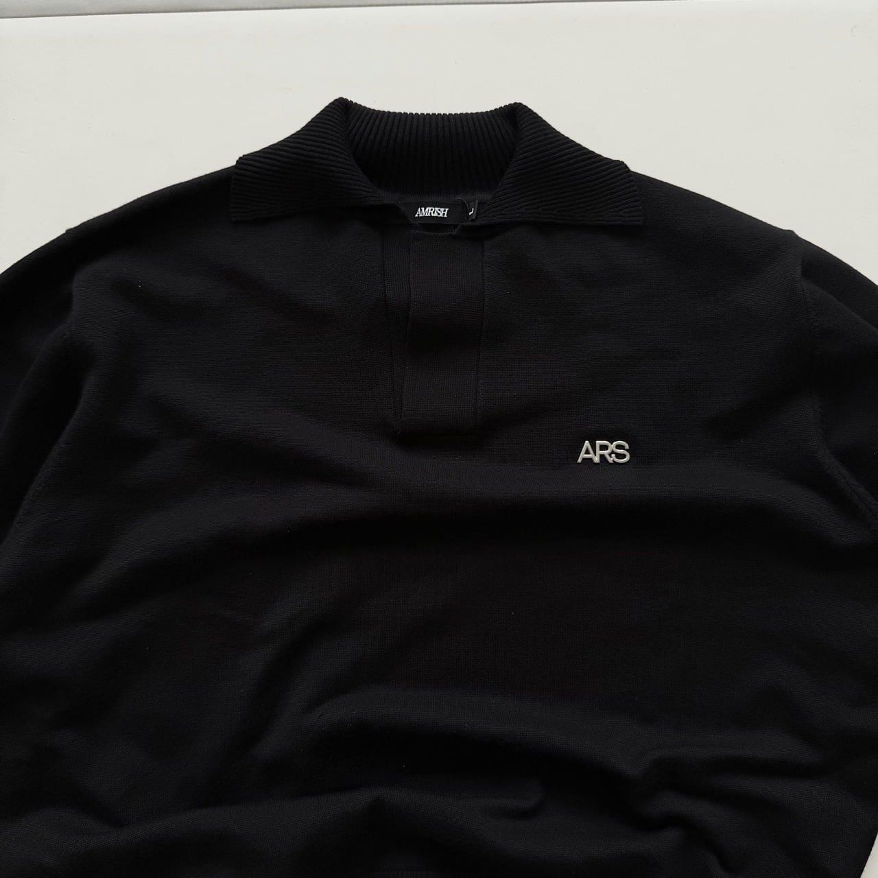  METAL LOGO KNIT POLO SHIRT - BLACK 