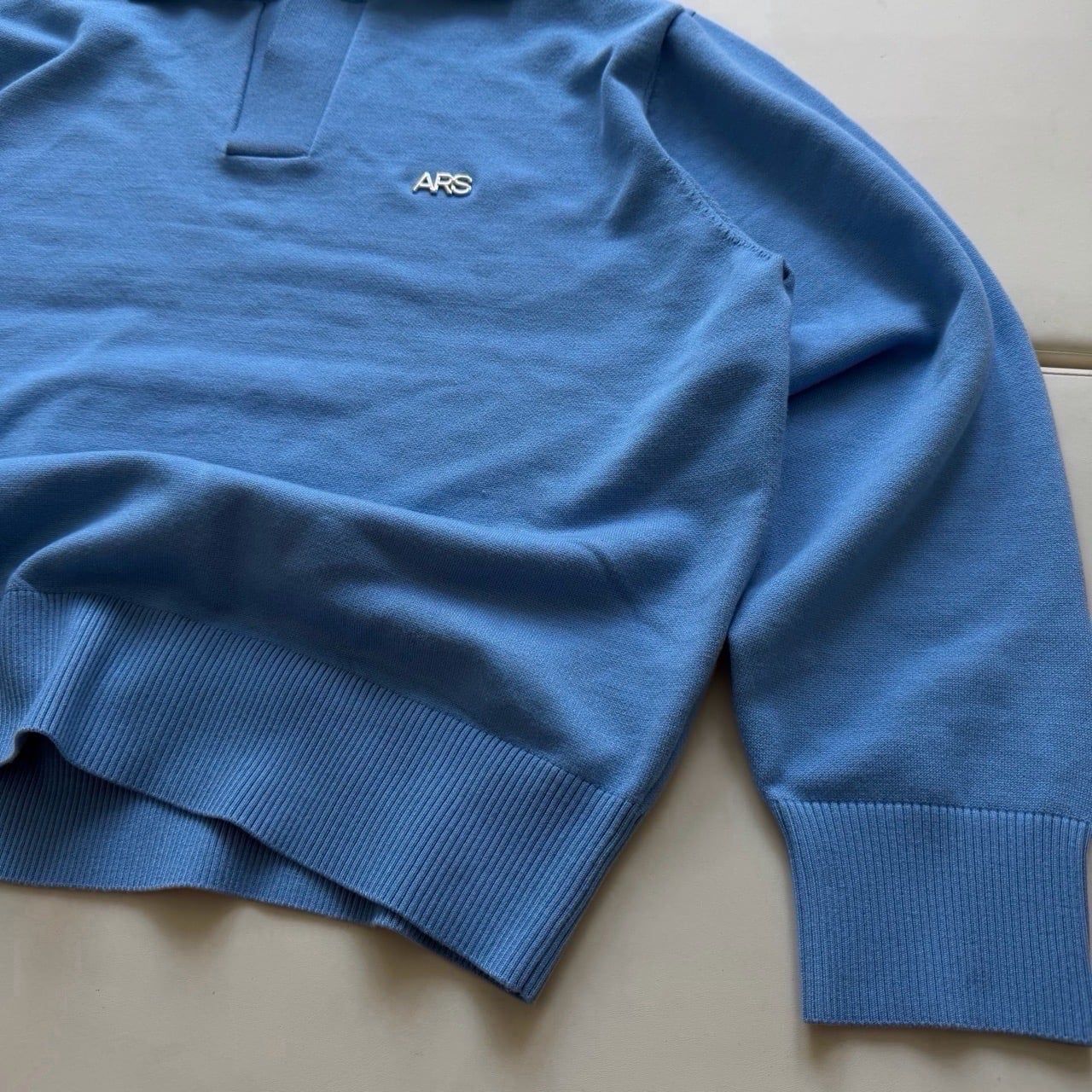  METAL LOGO KNIT POLO SHIRT - BLUE 