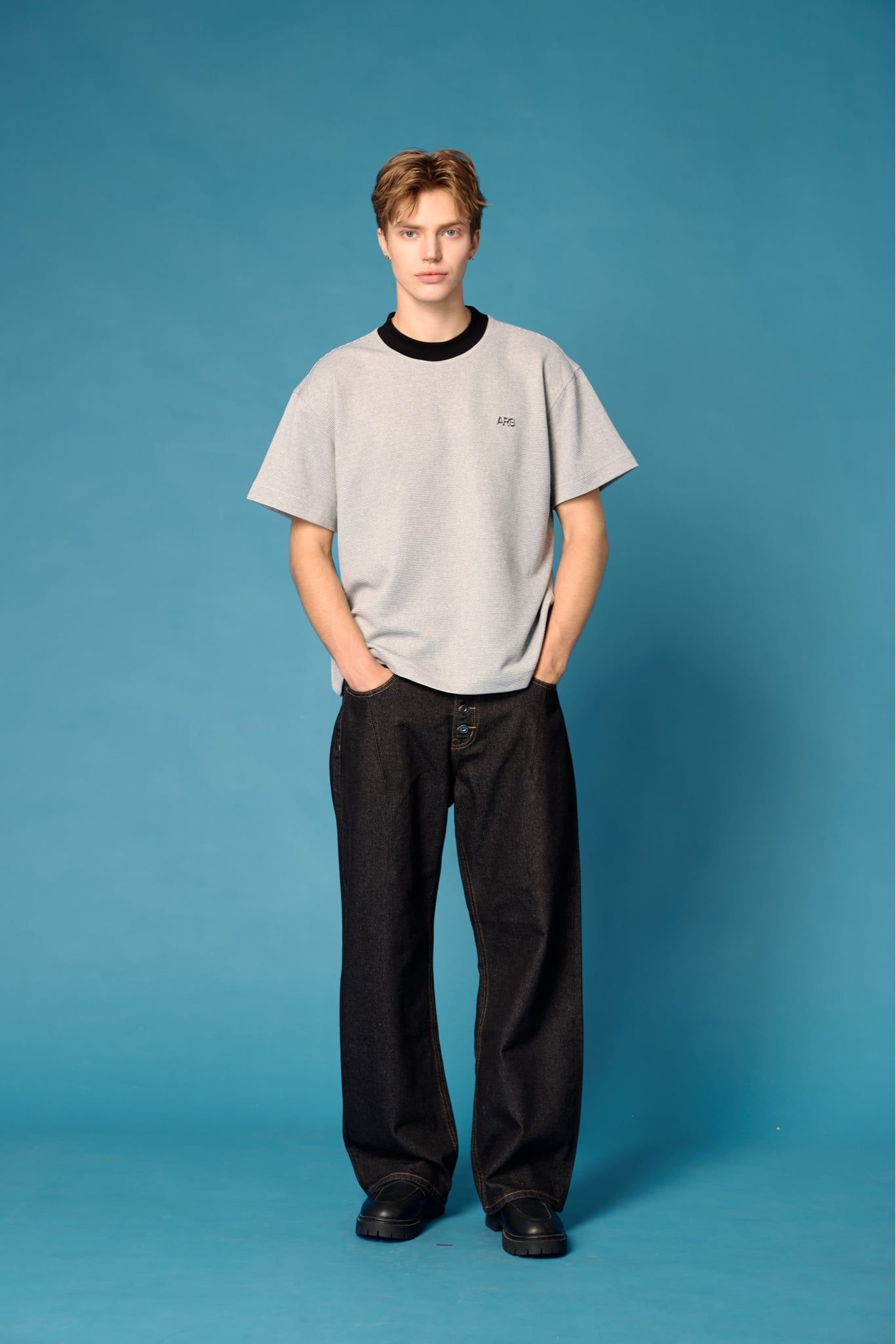  STRAIGHT BUTTON DENIM JEANS - RAW BLACK 