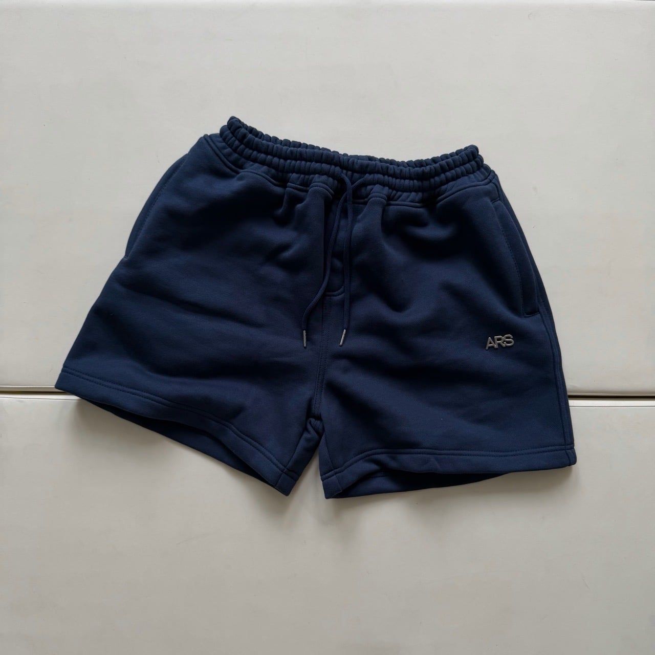  METAL LOGO SWEATSHORT - NAVY 