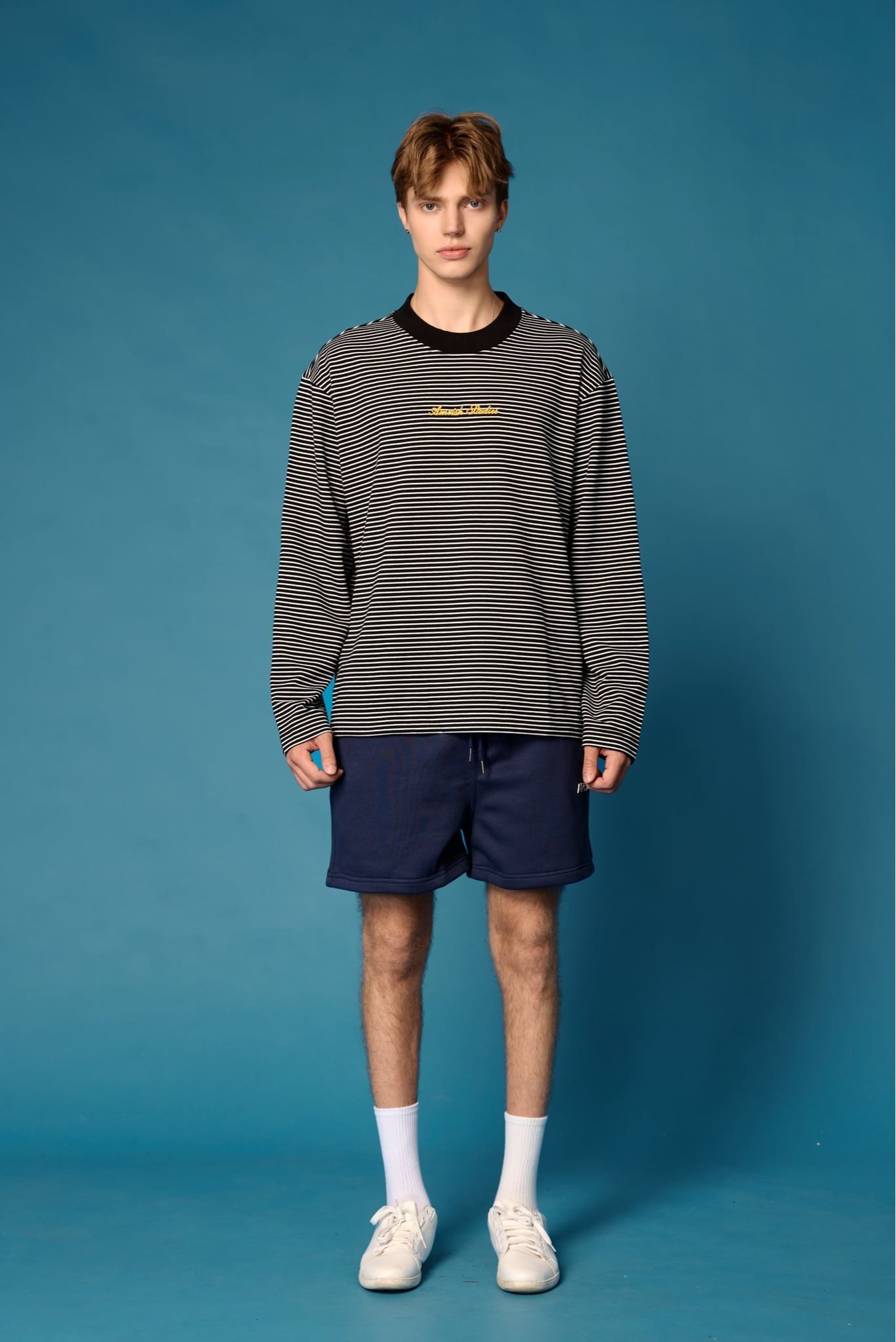  METAL LOGO SWEATSHORT - NAVY 