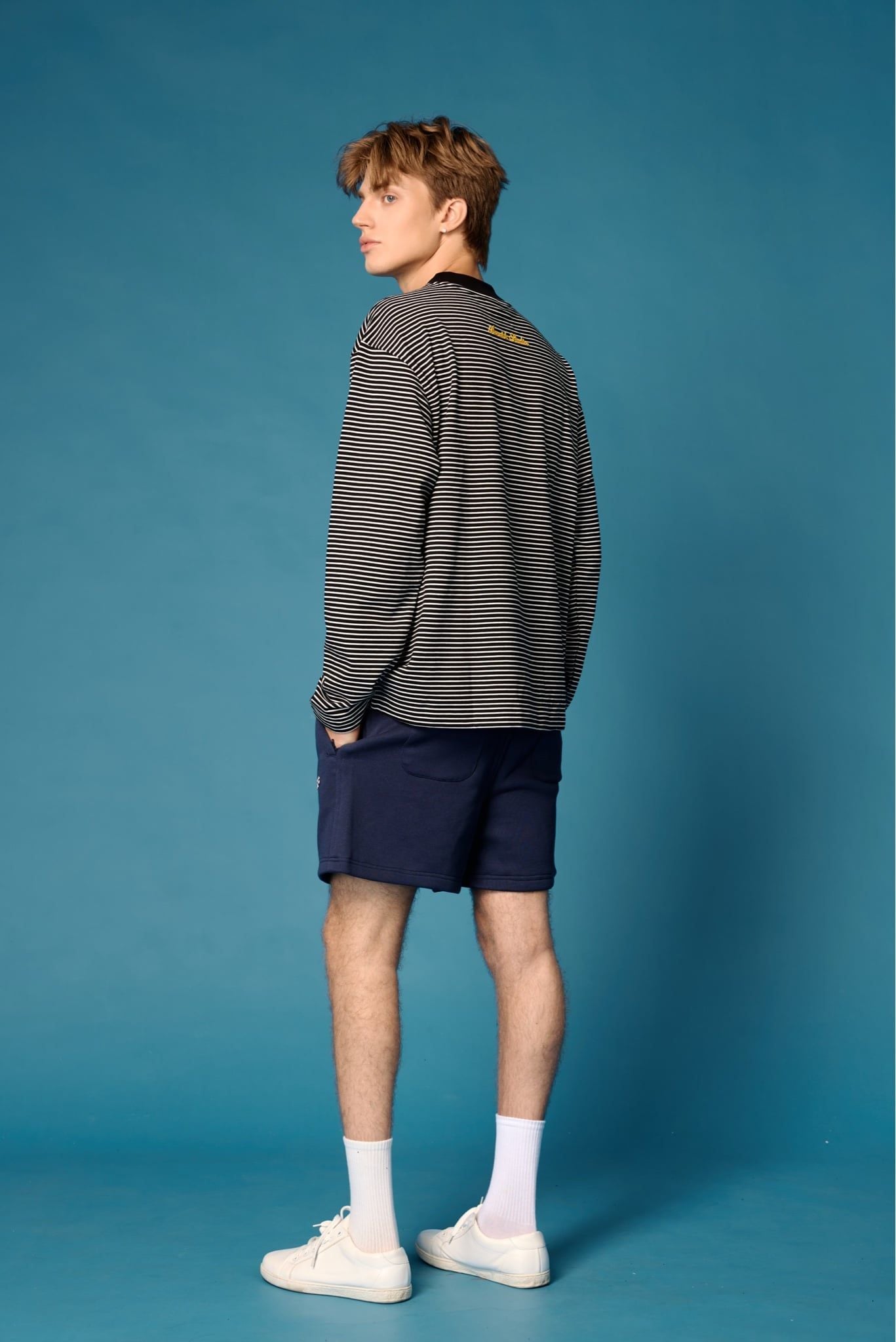  METAL LOGO SWEATSHORT - NAVY 