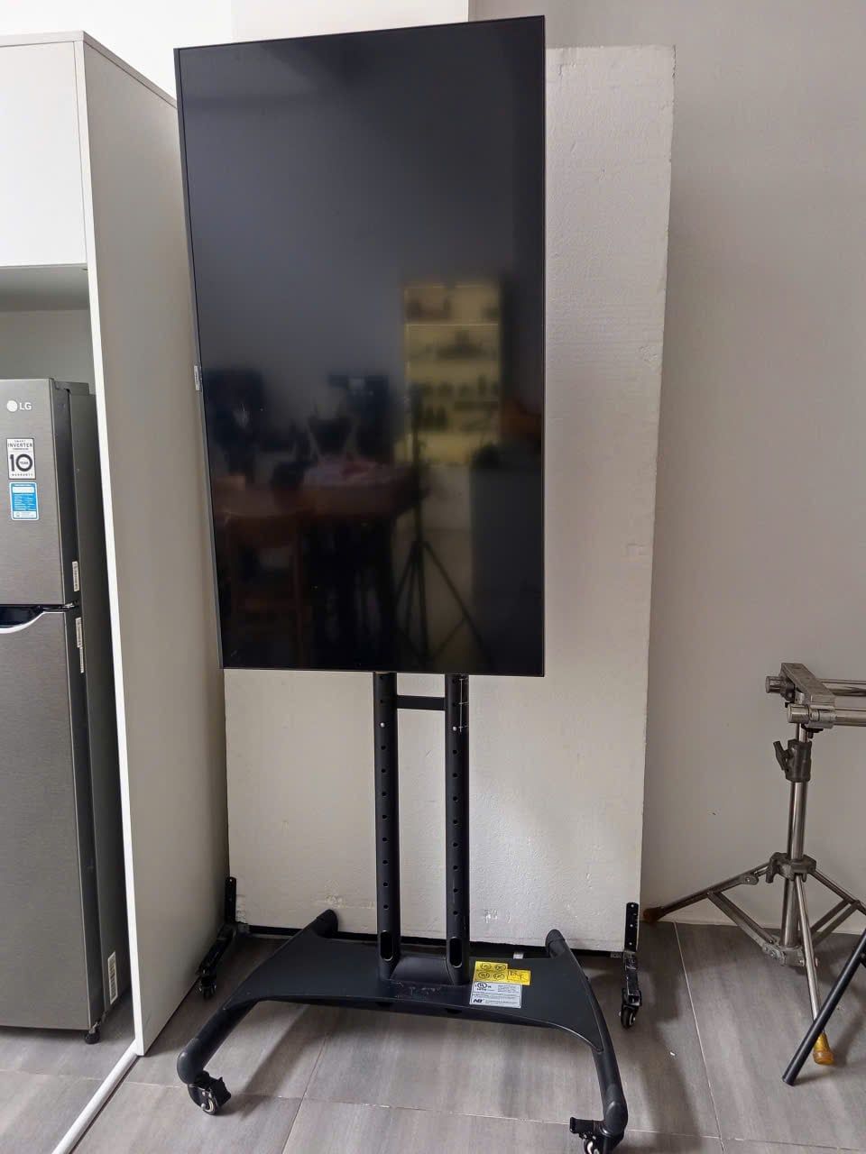  TIVI SAMSUNG 4K 50INCH KÈM GIÁ TREO XOAY NGANG/DỌC - CŨ MÀN ĐẸP 