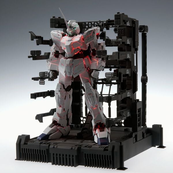 MGEX 1/100 Unicorn Gundam Ver Ka - Premium Unicorn Mode Box Kit