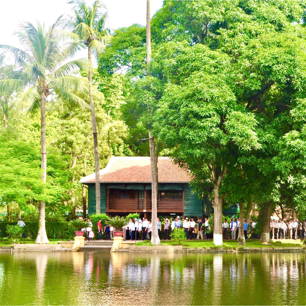 NHÀ SÀN BÁC HỒ