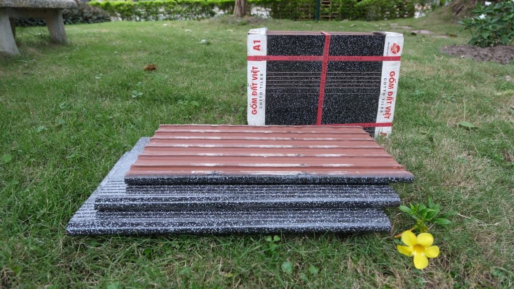 GẠCH BẬC THỀM 400x300MM COTTO GRANITE ĐEN CHẤM BI TRẮNG A1