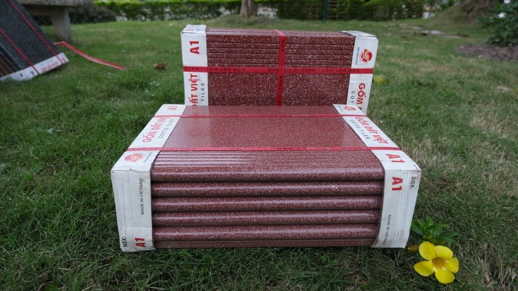 GẠCH BẬC THỀM 400x300MM COTTO GRANITE ĐỎ CHẤM BI TRẮNG A1