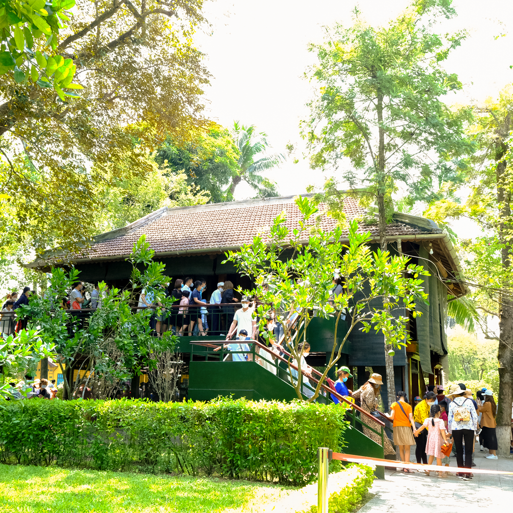 NHÀ SÀN BÁC HỒ