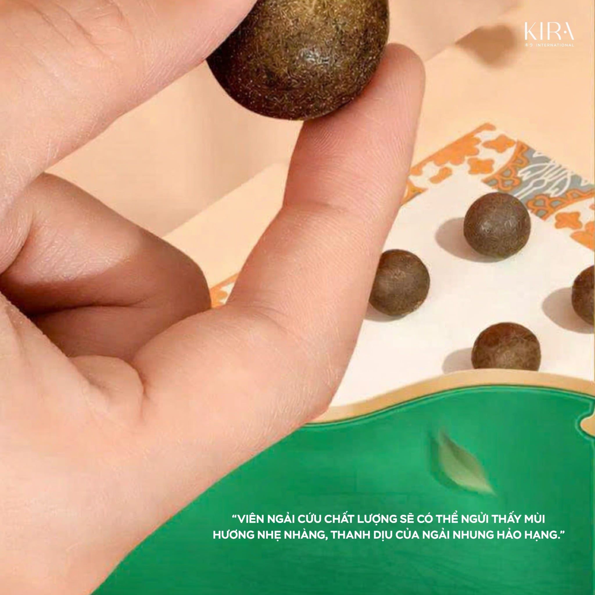  Miếng dán rốn ngải cứu chiết xuất thực vật giúp giữ ấm, bài hàn thải độc tố cao cấp hộp 35 set 