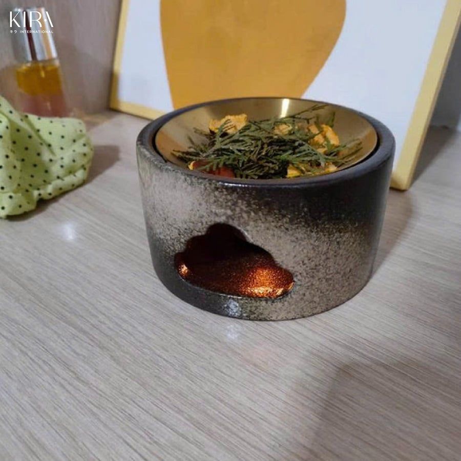  Lư xông hương gốm sứ và đĩa đồng nguyên khối cao cấp, xông tinh dầu, thảo dược, vỏ cam chanh bồ kết... giúp thanh lọc không khí, mang lại hương thơm tươi mát và vận khí tốt cho gia đình 