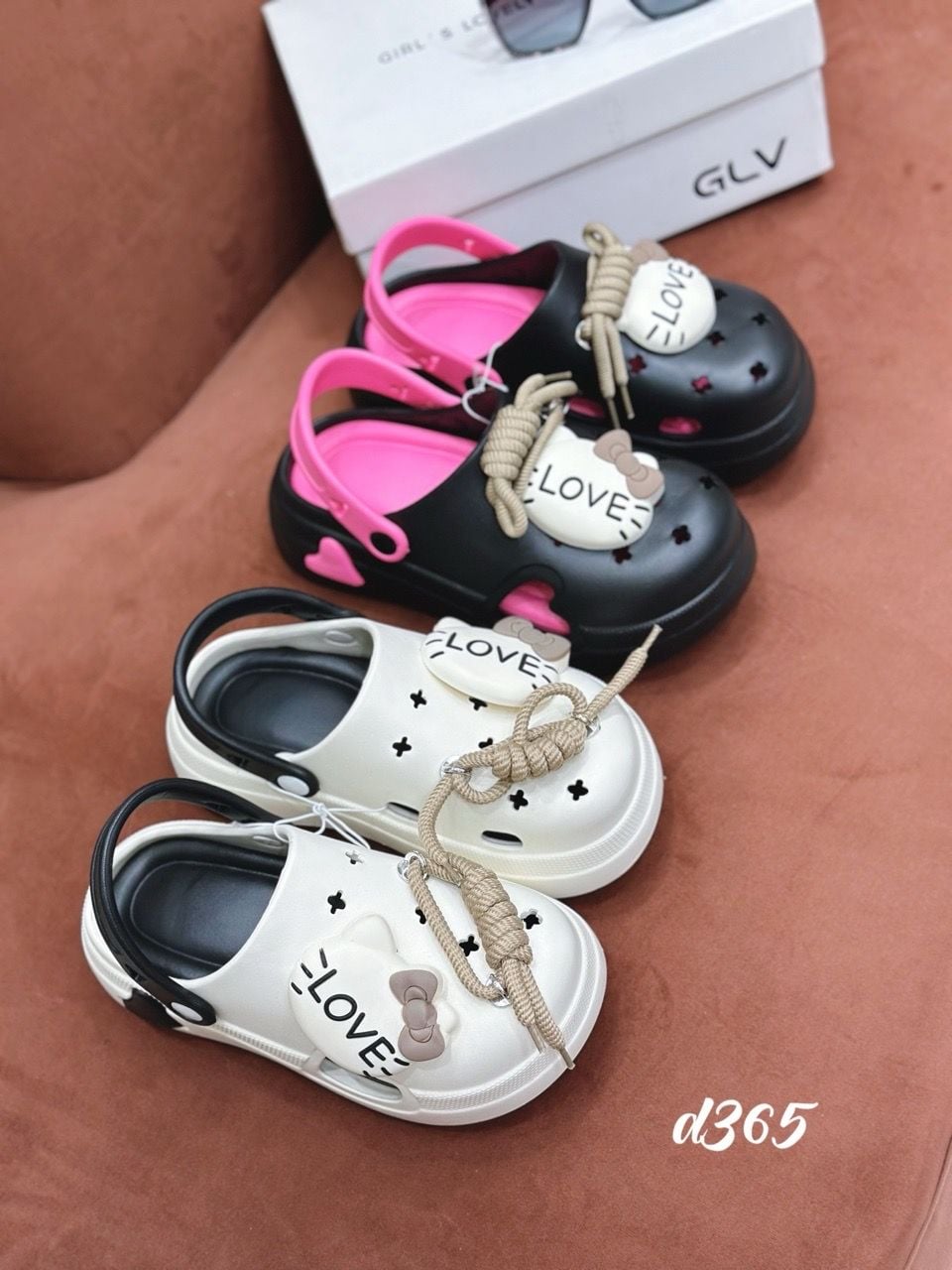 Sục nhựa Kitty D365