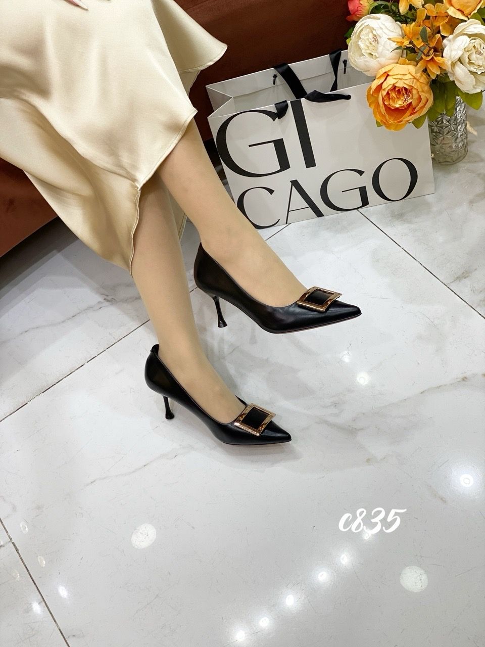 Cao gót nhọn khoá vuông C835