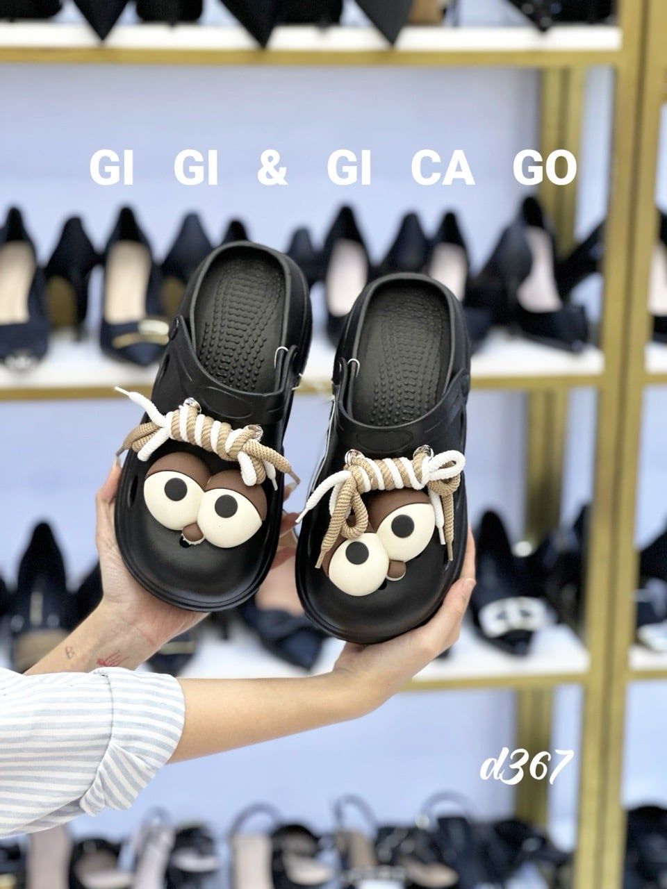 Dép sục nhựa đôi mắt D368