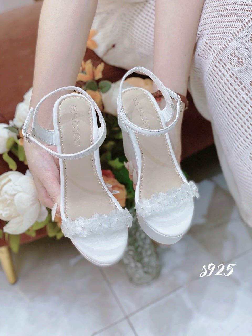 Sandal đế xuồng HOA WD S925