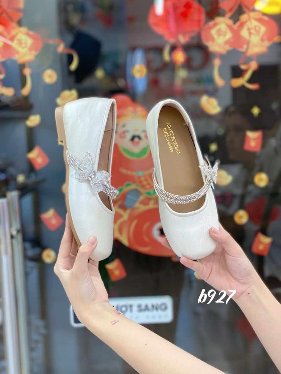 Búp bê mũi tròn B927