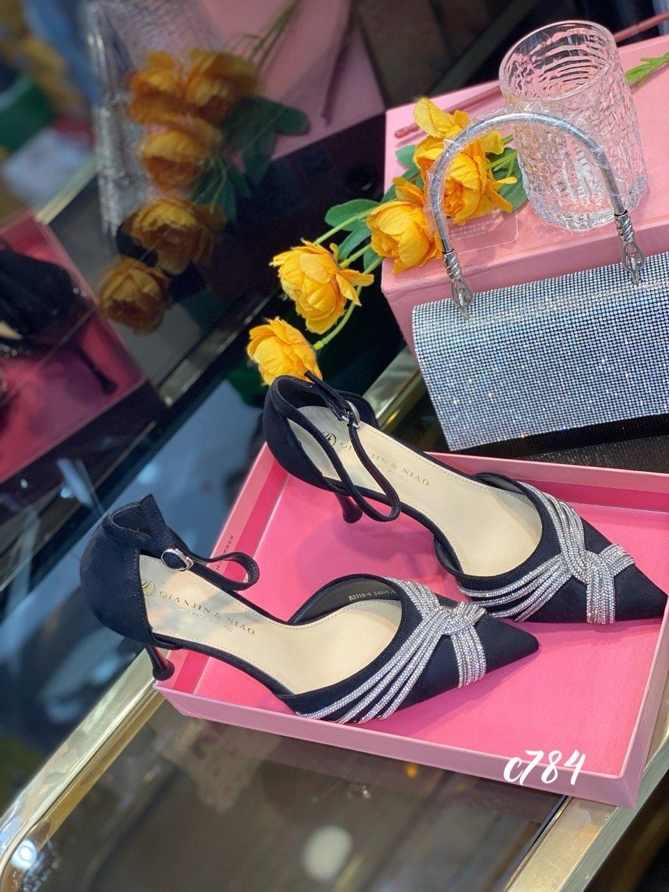 Cao gót nhọn xoắn đá da lộn cài quai C784