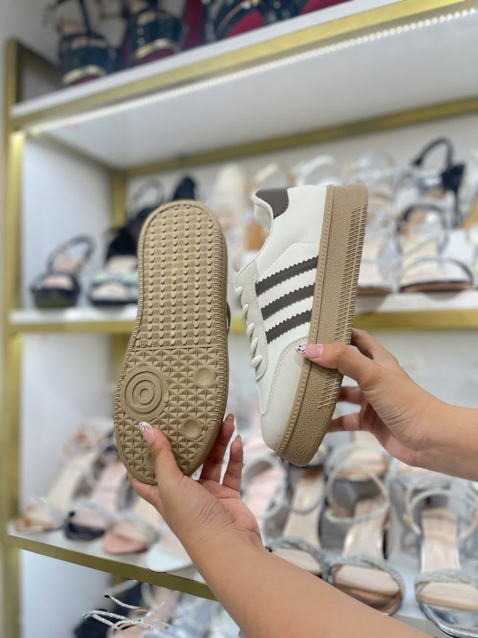 Giày thể thao 3 sọc cao G730