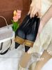 Cao gót nhọn da lộn khóa đồng C884