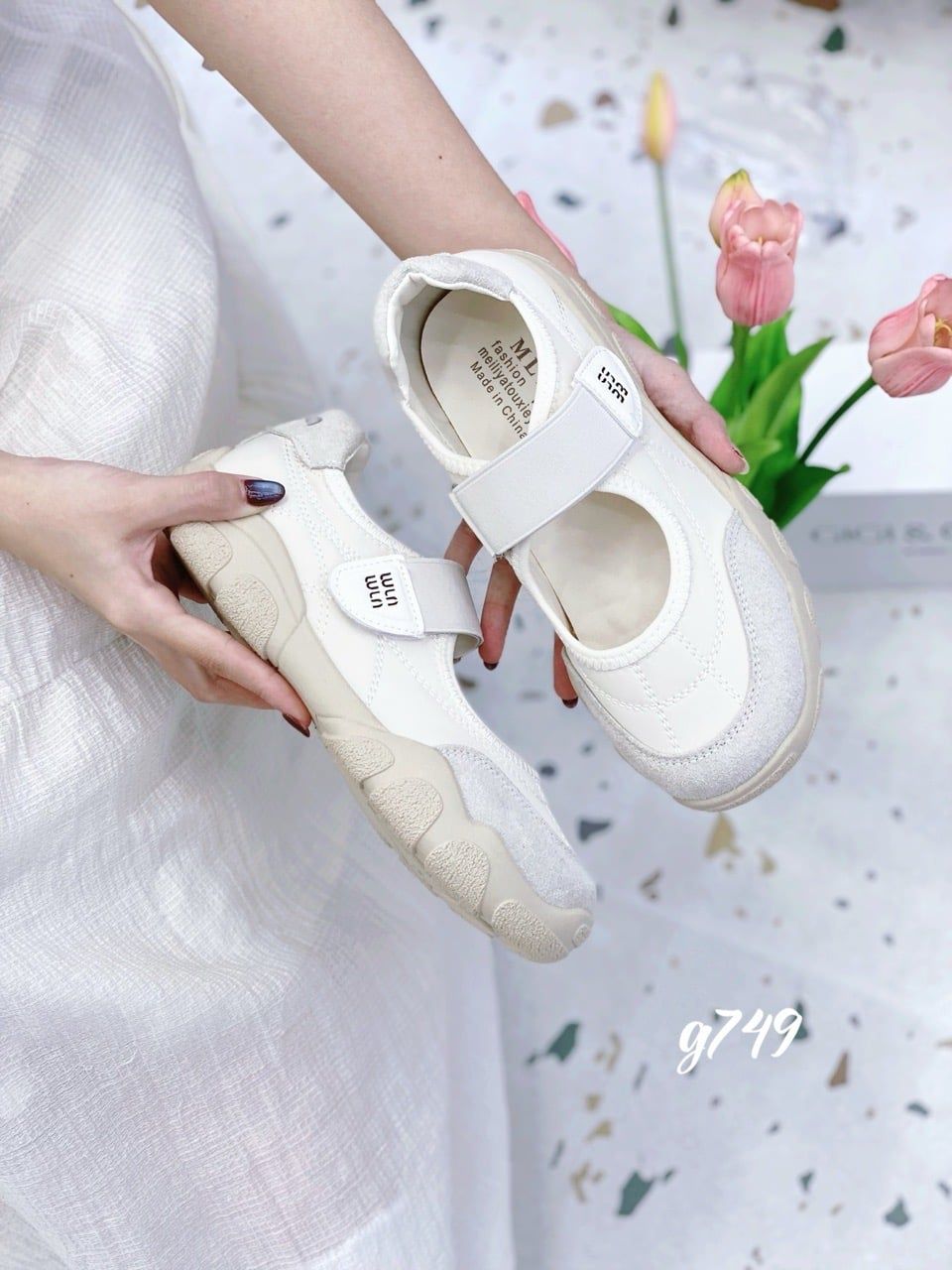 Giày thể thao dán Miu G749