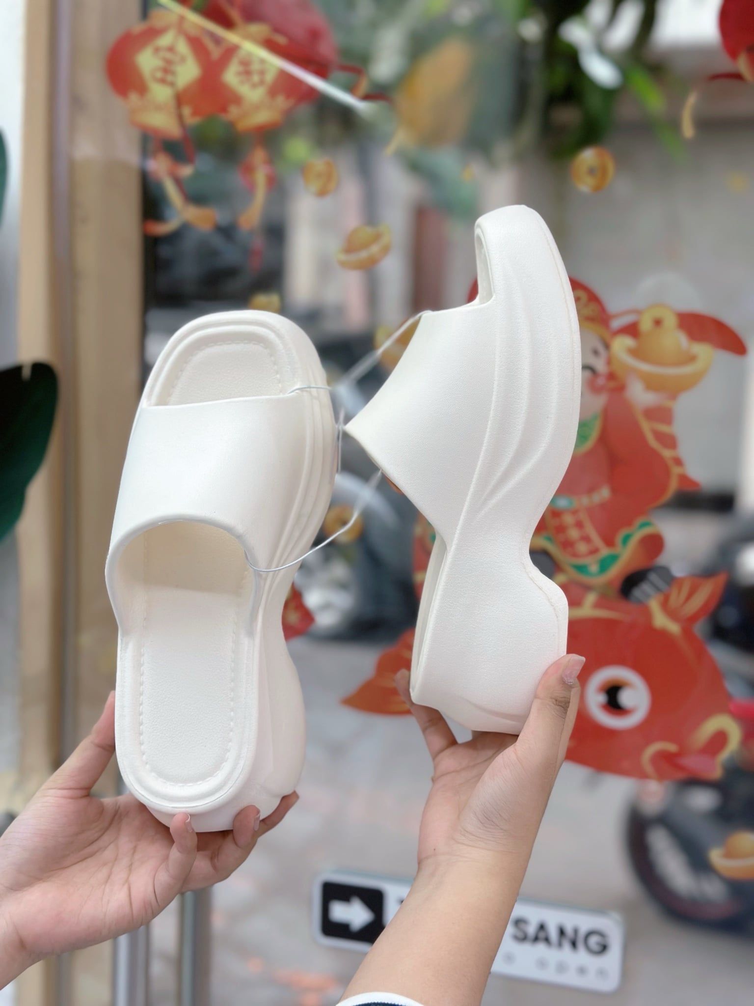 Dép nhựa quai ngang D354