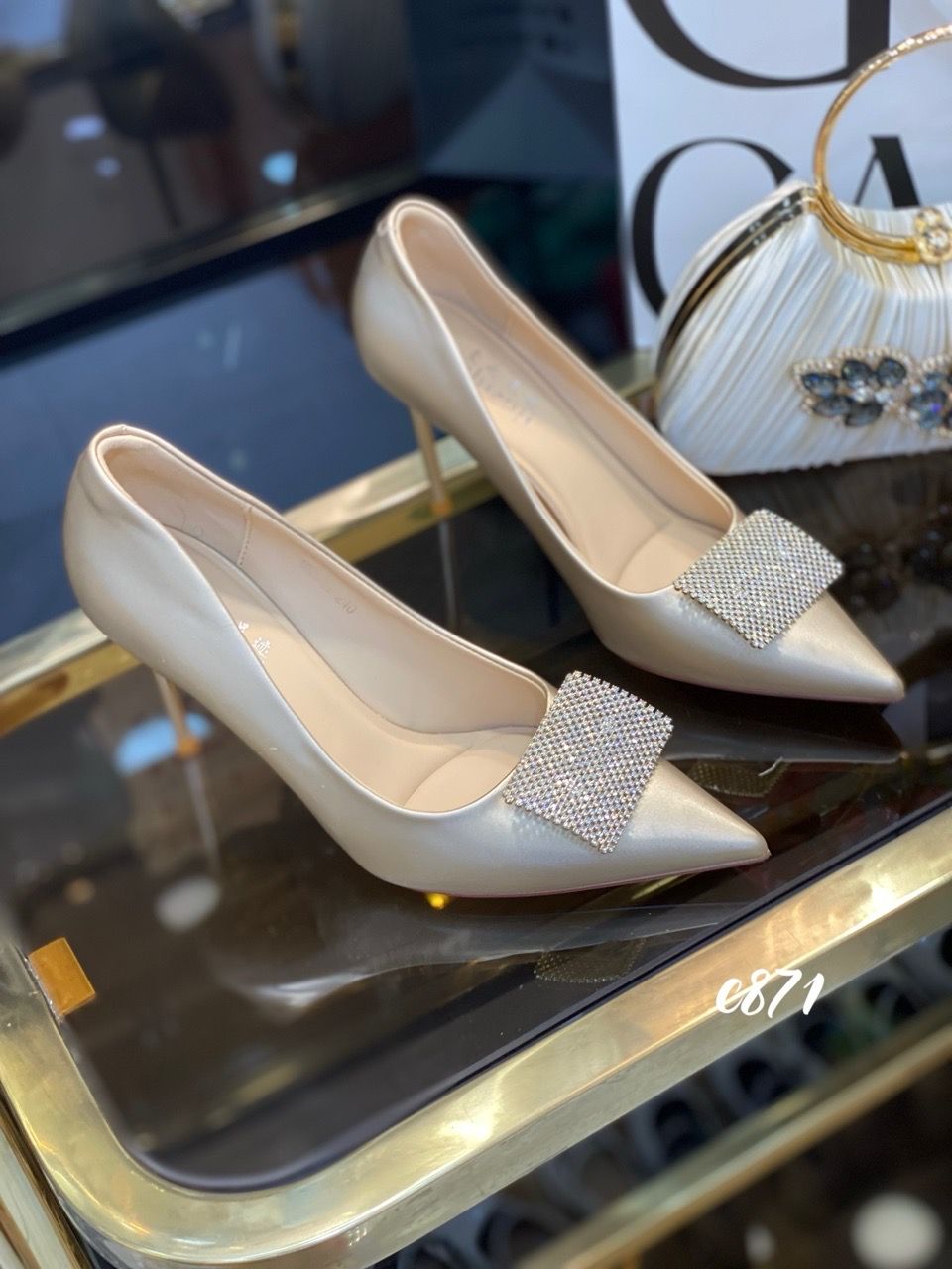 Cao gót nhọn khoá vuông C871