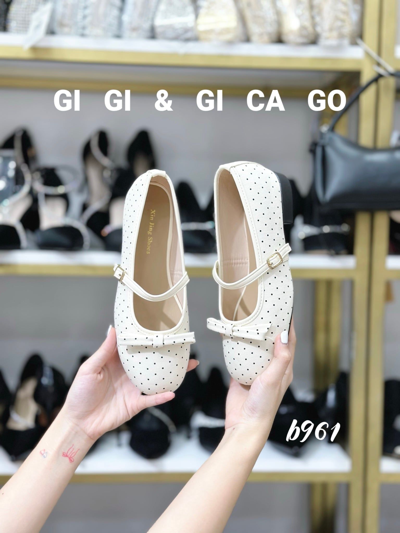 Giày búp bê chấm bi B961