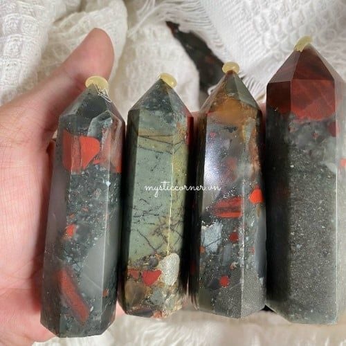  Trụ đá Bloodstone (gr) Trụ đá Máu 