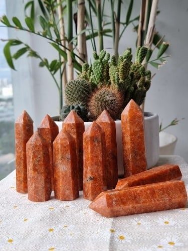  Trụ đá Orchild Calcite / Sunstone (gr) Trụ đá Mặt trời 