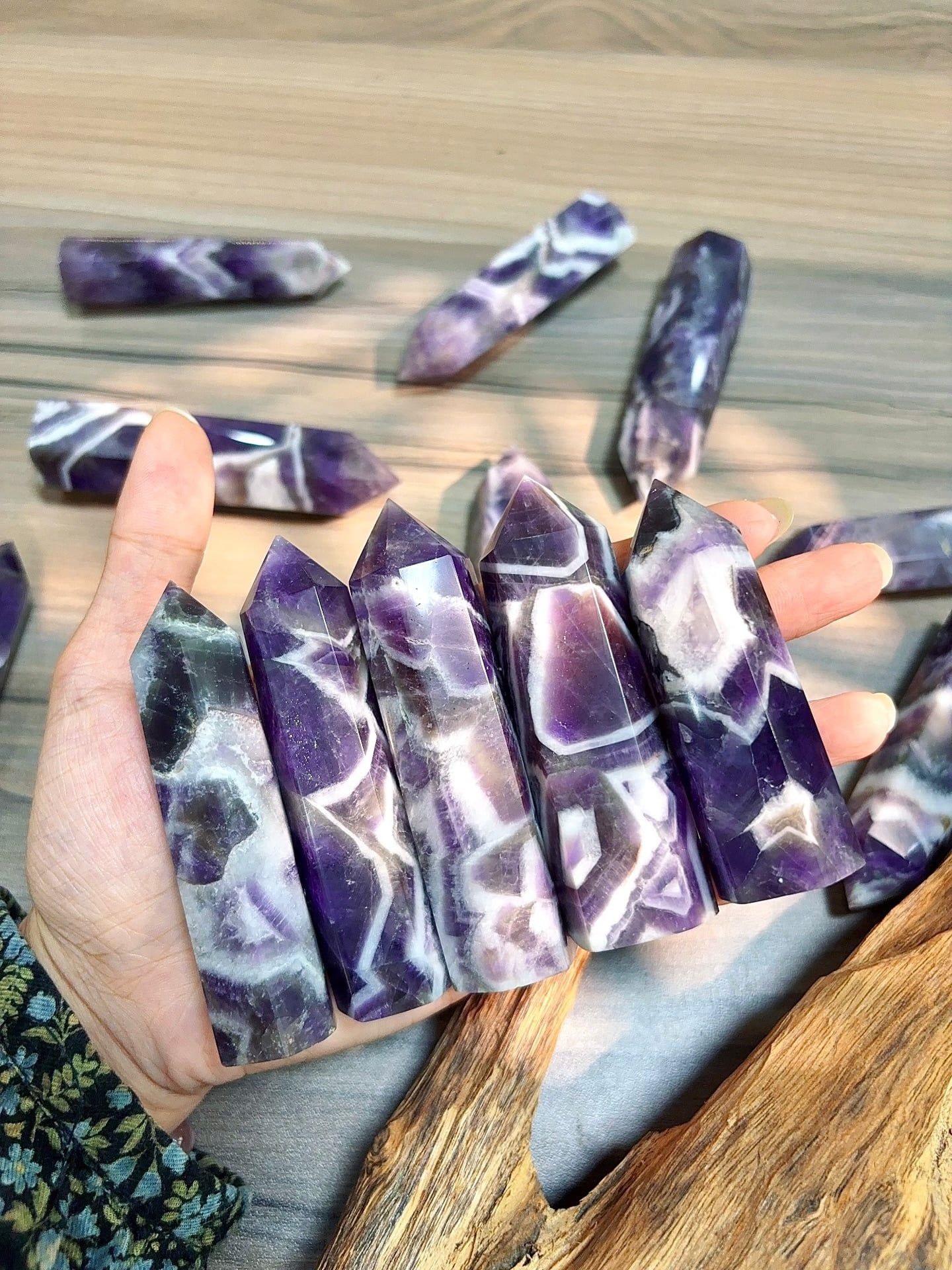  Trụ Dream Amethyst Chevron (gr) Thạch anh Tím vân 