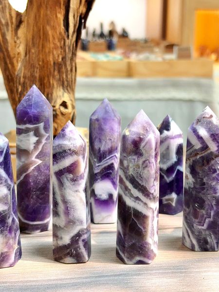  Trụ Dream Amethyst Chevron (gr) Thạch anh Tím vân 