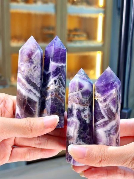  Trụ Dream Amethyst Chevron (gr) Thạch anh Tím vân 