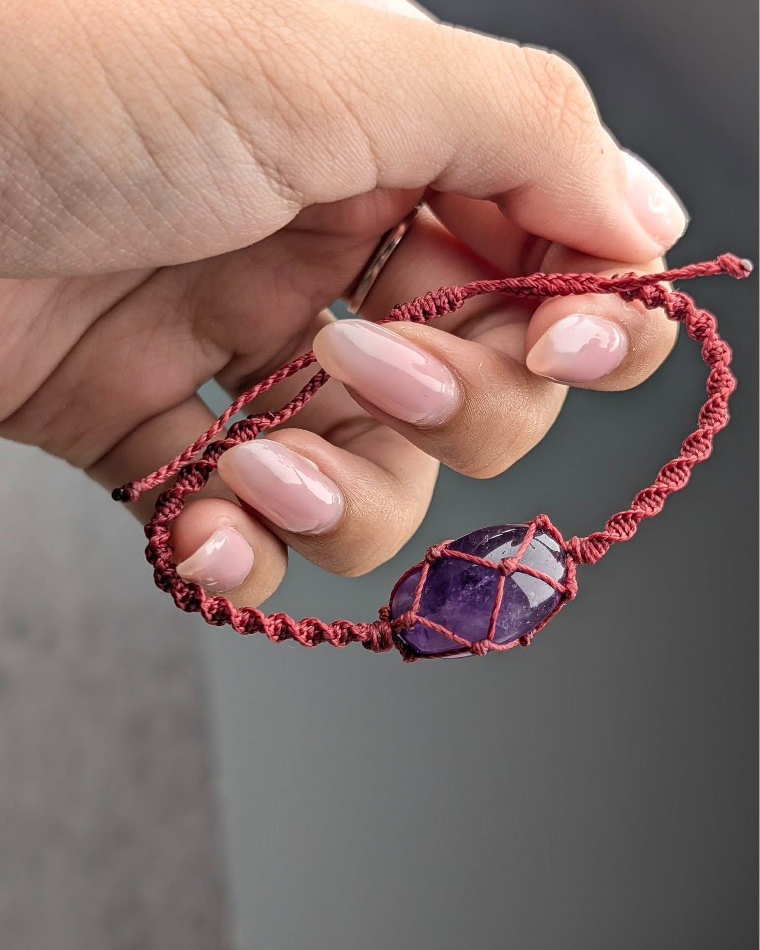  Vòng tay macrame tumbled thạch anh Tím ( Amethyst ) 